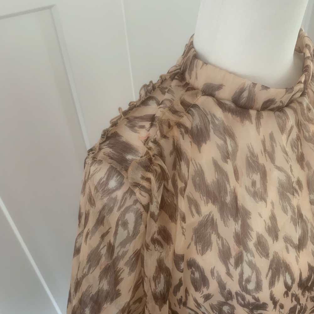 Flower Ruffle Blouse - Picture 2 of 8